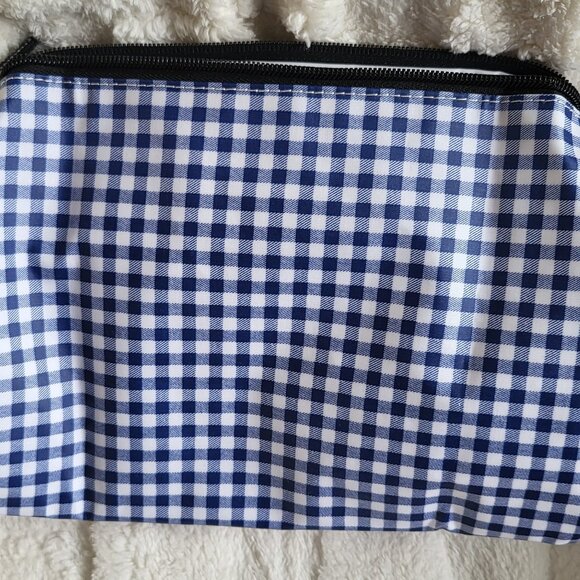 NWT - SCOUT Packin' Heat Makeup Bag /Navy Gingham - Picture 2 of 6